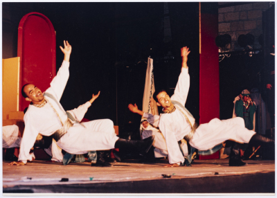 فرقة الفنون الشعبية تقدم عمل فني بعنوان 