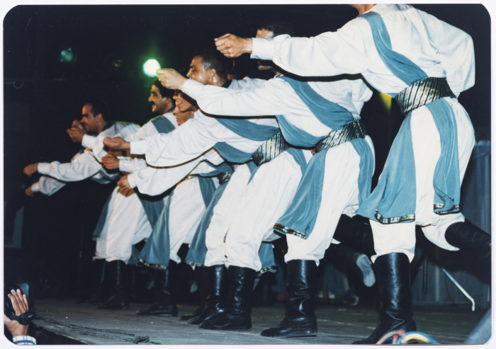 فرقة الفنون الشعبية تقدم عمل فني بعنوان 