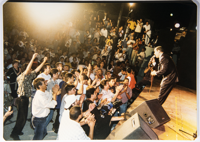 لمحة من مشاركة فرقة الفنون الشعبيّة في مهرجان فلسطين الدولي عام 1996