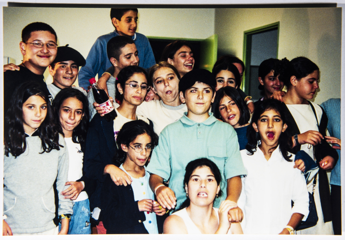 من جولة براعم فرقة الفنون الشعبية في فرنسا عام 2001 