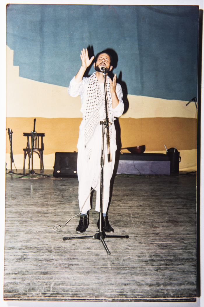 فرقة الفنون الشعبية الفلسطينية تقدم عمل فني بعنوان 