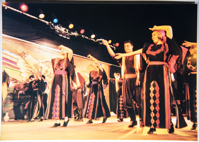 لمحة من مشاركة فرقة الفنون الشعبيّة في مهرجان فلسطين الدولي عام 1996