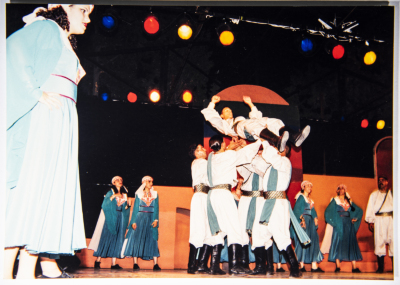 A Glimpse of el-Funoun Palestinian Popular Dance Troupe's “Zaghareed” Dance Show in 1997