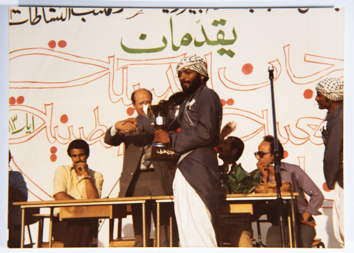 مشاركة فرقة الفنون الشعبية في مسابقة الدبكة التي أقيمت في جامعة بيرزيت عام 1983