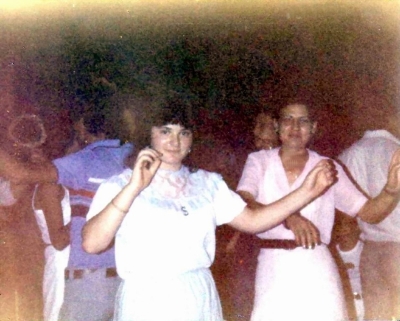 سيدتان في حفل