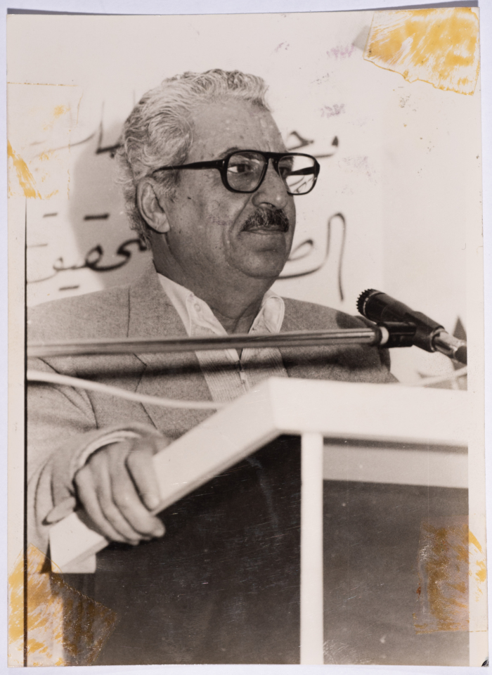 Tawfiq Ziad during a secondary students' conference in 1986