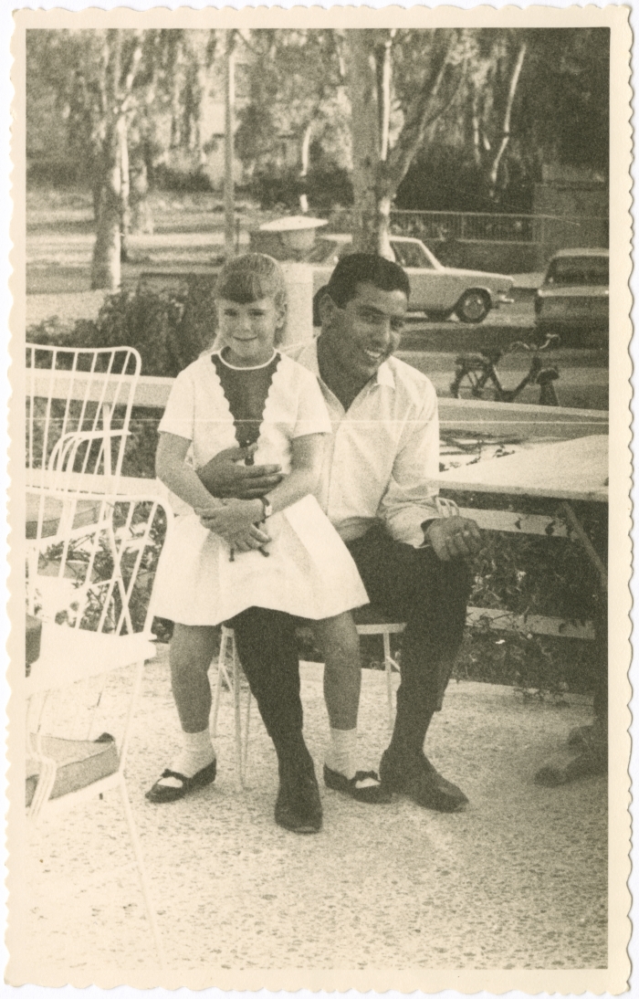 إبراهيم أحمد أبو أحمد حجازي مع ابنته ناديا