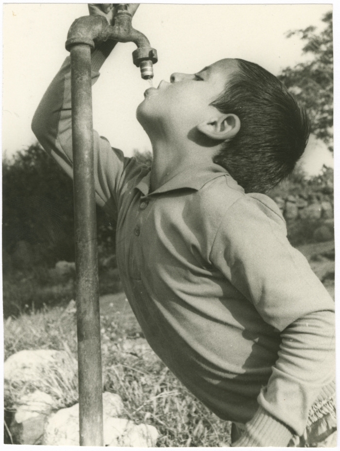 إبراهيم أحمد أبو أحمد حجازي برفقة زوجته وبناته