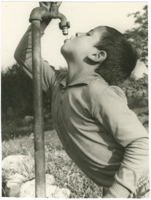 إبراهيم أحمد أبو أحمد حجازي برفقة زوجته وبناته