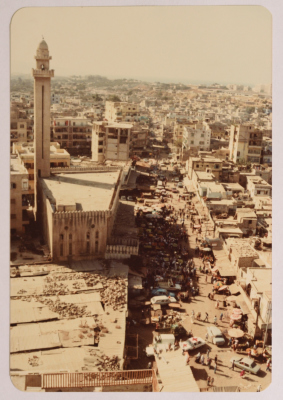 سوق الخضار ومسجد الدنا في مخيم صبرا