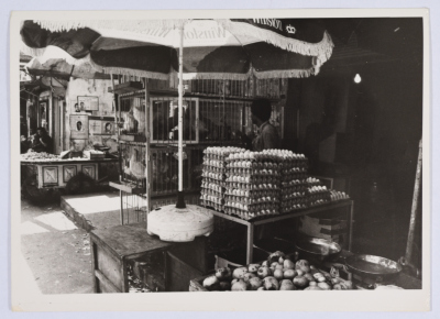 أحد الدكاكين في الأسواق القريبة من صبرا وشاتيلا