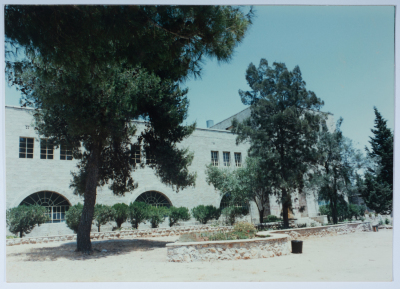 أحد مباني مدرسة الفرندز