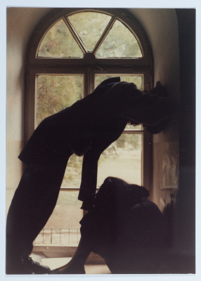 فتاتان في مدرسة الفرندز