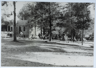 إحدى ساحات مدرسة الفرندز