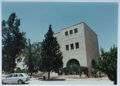 أحد مباني مدرسة الفرندز