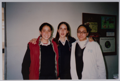 ثلاثة طالبات من مدرسة الفرندز