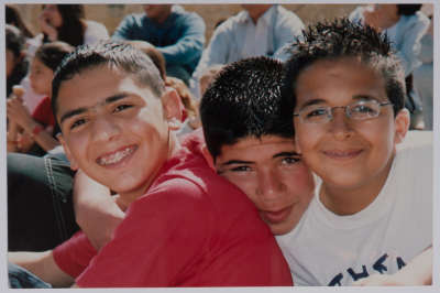 ثلاثة أطفال