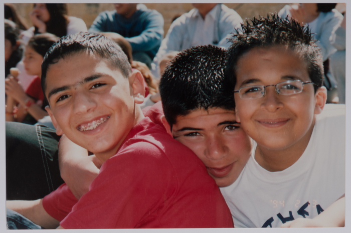 ثلاثة أطفال