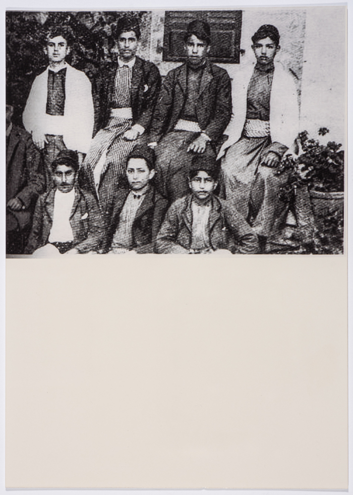 صورة جماعية لطلاب مدرسة الفرندز في مراحل تأسيسها المبكر