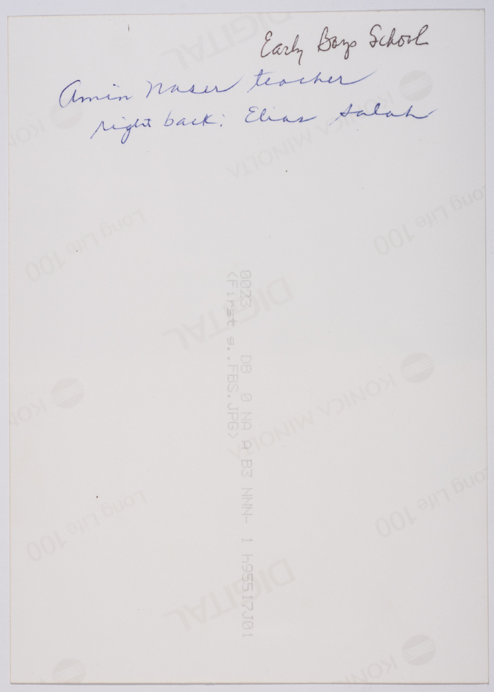 صورة جماعية لطلاب مدرسة الفرندز في مراحل تأسيسها المبكر