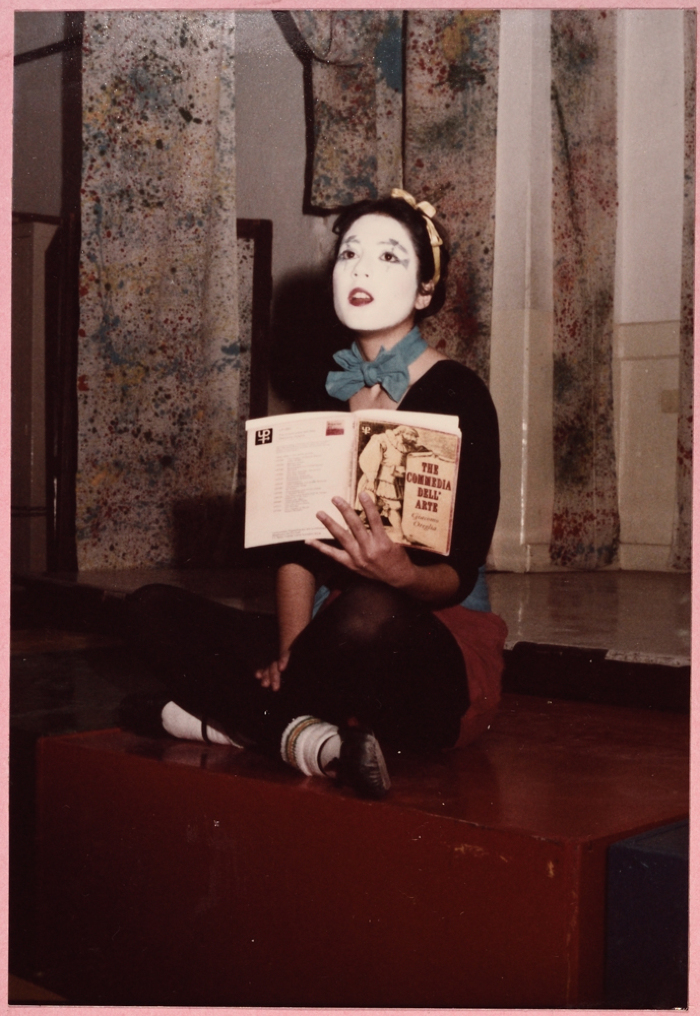 من أحد العروض المسرحية التي أقيمت في مدرسة الفرندز
