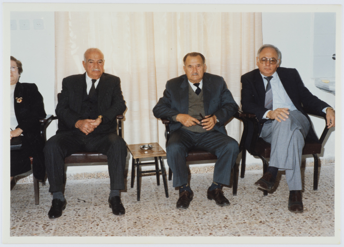 اعضاء من جمعية الهلال الاحمر في طولكرم