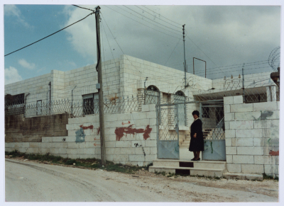 مراحل تطور بناء جمعية مخيم قلنديا النسائية التعاونية منذ نشأتها سنة 1958