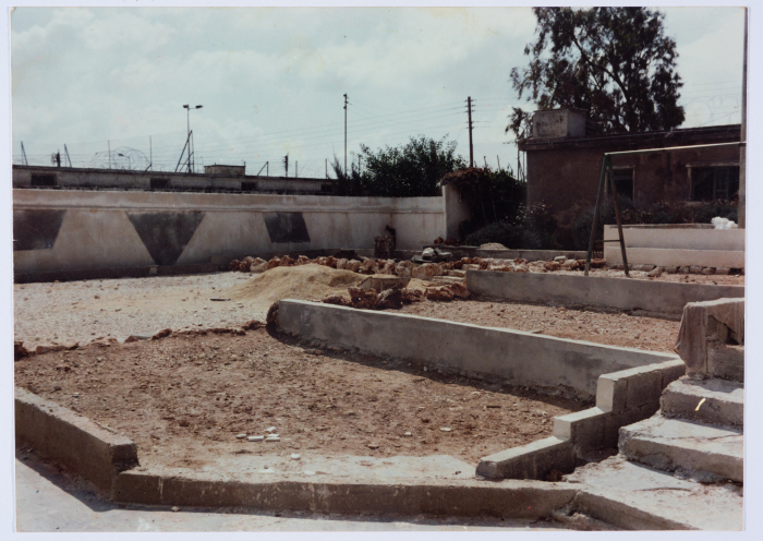 مراحل تطور بناء جمعية مخيم قلنديا النسائية التعاونية منذ نشأتها سنة 1958