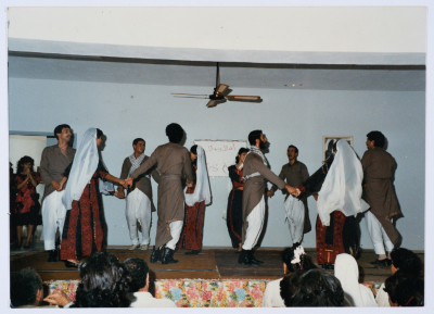 عرض دبكة شعبية في جمعية مخيم قلنديا النسائية التعاونية