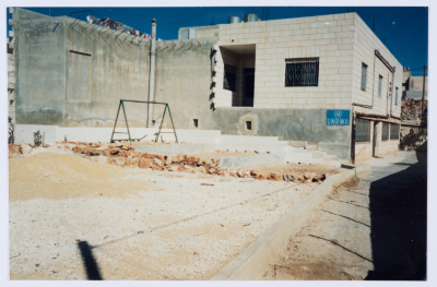 مراحل تطور بناء جمعية مخيم قلنديا النسائية التعاونية منذ نشأتها سنة 1958