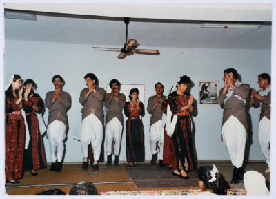 عرض دبكة شعبية في جمعية مخيم قلنديا النسائية التعاونية