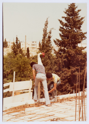 مراحل تطور بناء جمعية مخيم قلنديا النسائية التعاونية منذ نشأتها سنة 1958