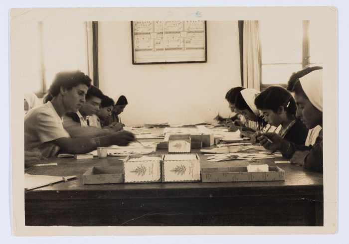 مشاركة أعضاء الهيئة الادارية في جمعية مخيم قلنديا النسائية التعاونية في إحدى المناسبات