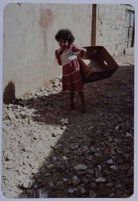 طفلة، حي صبرا، 1980- 1989