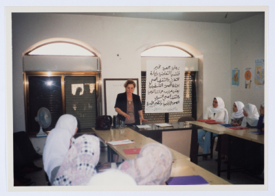 مشاركة جمعية مخيم قلنديا النسوية التعاونية في حملة للتوعية الصحية 1998