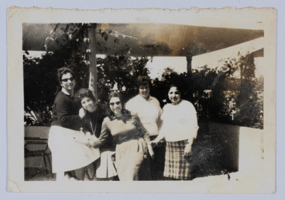 مشاركة جمعية مخيم قلنديا النسائية التعاونية في إحدى العروض الفنية