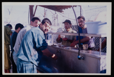 Palestinian prisoners washing the dishes in a prison