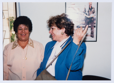 زيارة السيدة انتصار الوزير "ام جهاد" لمقر جمعية مخيم قلنديا النسائية التعاونية 1996