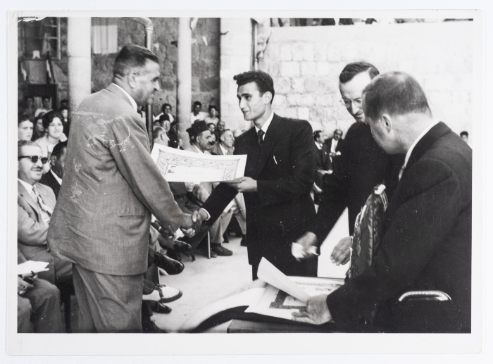 بطاقة بريدية تظهر فيها مناسبة رسمية في مدينة بيت لحم، صدرت عن ستوديو سمعان السحار