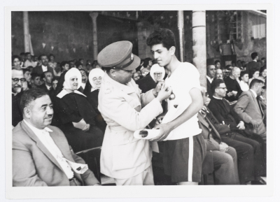 بطاقة بريدية يظهر فيها نشاط رياضي، صدرت عن ستوديو سمعان السحار