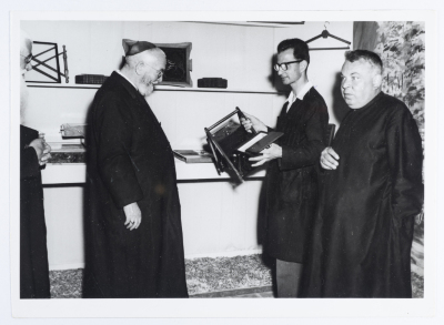 بطاقة بريدية تظهر فيها مناسبة رسمية في مدينة بيت لحم، صدرت عن ستوديو سمعان السحار