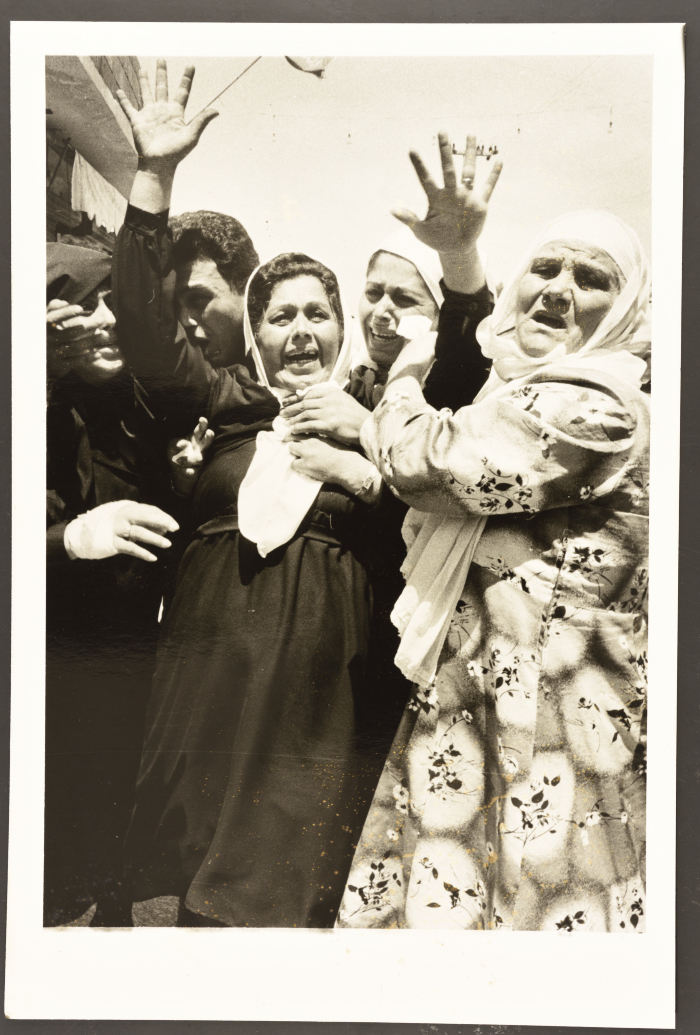 امرأة فلسطينية، مخيم عين الحلوة، 1982 - 1988