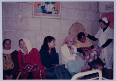 مجموعة من النساء في عيادة جمعية بيرزيت 