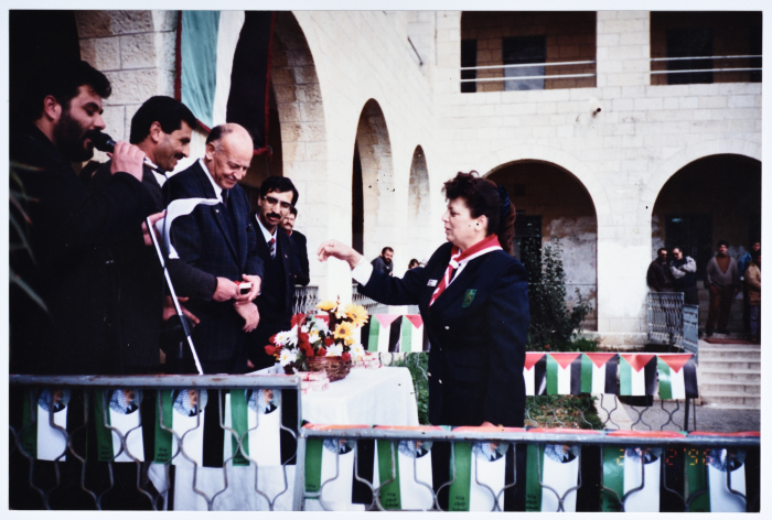 Honouring Mrs Muntaha Jarrar by Minister Yasser Amr