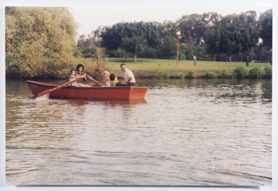 أحمد المسلماني برفقة العائلة في نهر العوجا 