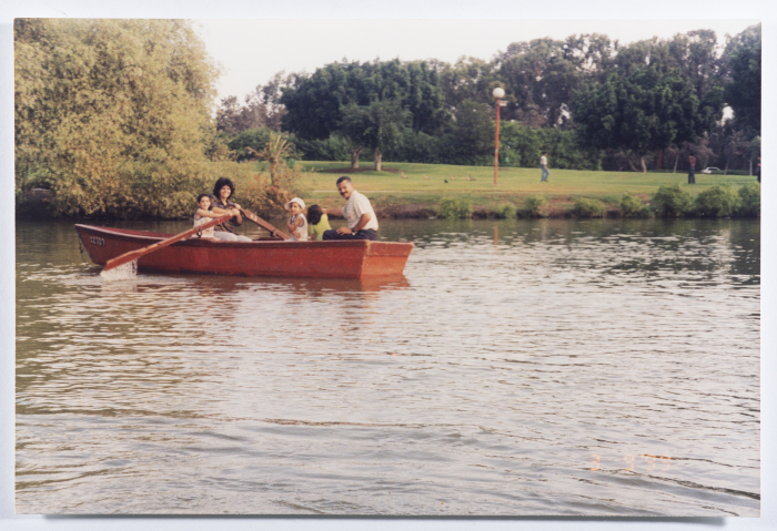 أحمد المسلماني برفقة العائلة في نهر العوجا 