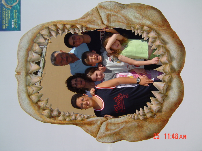 أحمد المسلماني وعائلته