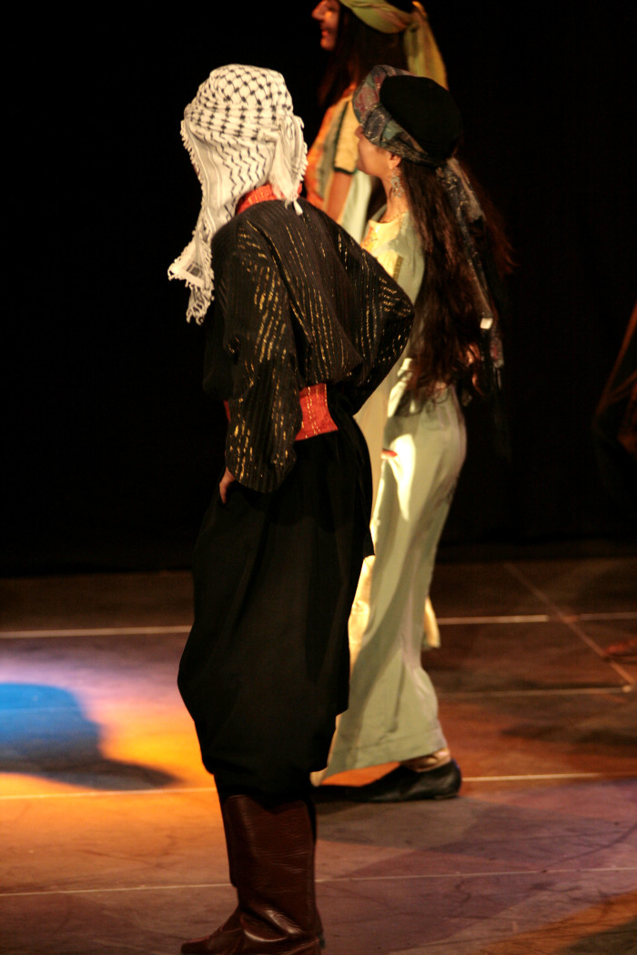 لمحة من مشاركة فرقة الفنون الشعبية في مهرجان القدس عام 2008