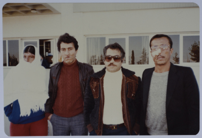 مجموعة من جرحى الغارات الاسرائيلية على لبنان عام 1982 أمام مستشفى لارنكا في قبرص