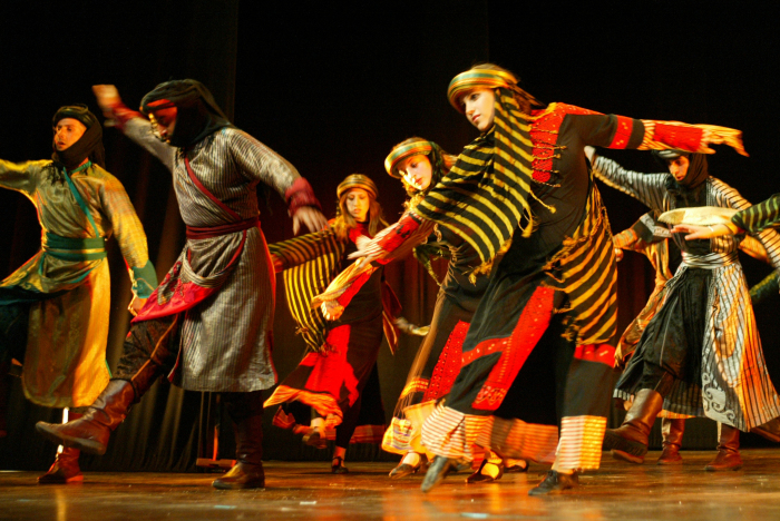 لمحة من عروض فرقة الفنون الشعبية في احتفالية تأسيسها السابعة والعشرين في القصر الثقافي في رام الله
